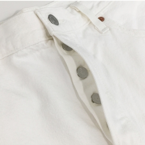NWT LEVIS FOR ANTHROPOLOGIE WHITE 501 DISTRESSED HI RISE BUTTON FLY SHORTS - Picture 11 of 12